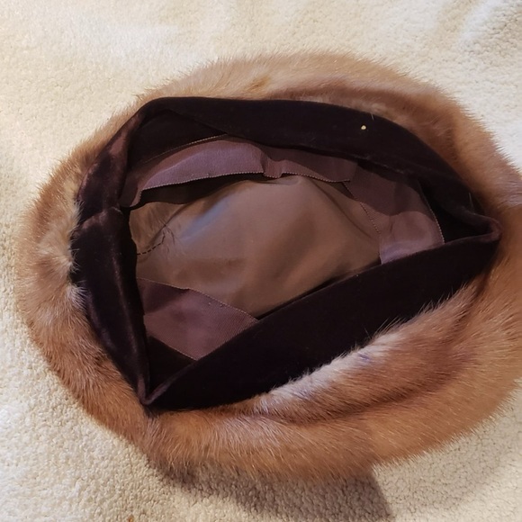 Real Mink Fur Hat with Velvet band - Picture 2 of 2